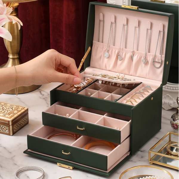 Coffret malle à bijoux, couvercle bombé, poignée et serrure dorée