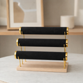 Présentoir à bracelets 3 barres, bois clair et finitions dorées - vue 4